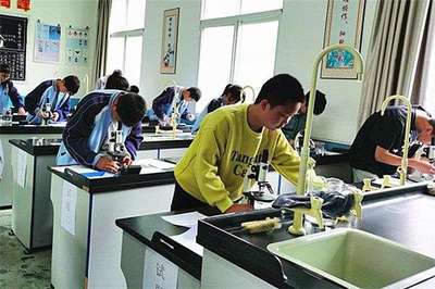 镇坪县初中理化生实验操作学业水平考试顺利开考，医药教学器材助力科学实践